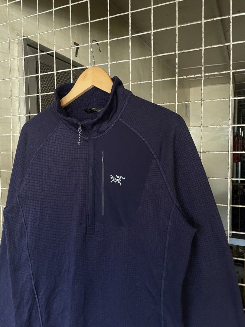 Arc'teryx Q-zip (Category: Coats, Jackets and Outerwear) located in Marikina City. Submitted by doobiethrift (Listing ID 1461896976, Image 2). Description: Size Large No issue.