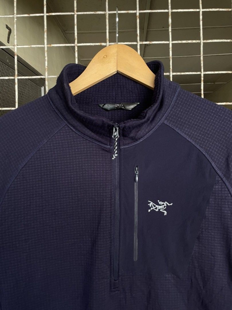 Arc'teryx Q-zip (Category: Coats, Jackets and Outerwear) located in Marikina City. Submitted by doobiethrift (Listing ID 1461896976, Image 3). Description: Size Large No issue.