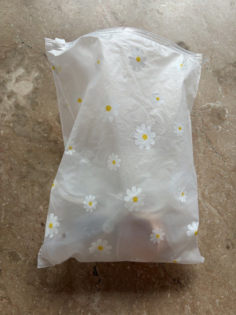 Assorted Baby Bottle Nipples/Teats (Category: Breastfeeding & Bottle Feeding) located in Quezon City. Submitted by tidyup.lara (Listing ID 1461798123, Image 2). Description: Sold as is Buy all in photo for PHP 350 Condition 8/10: used but in good condition .