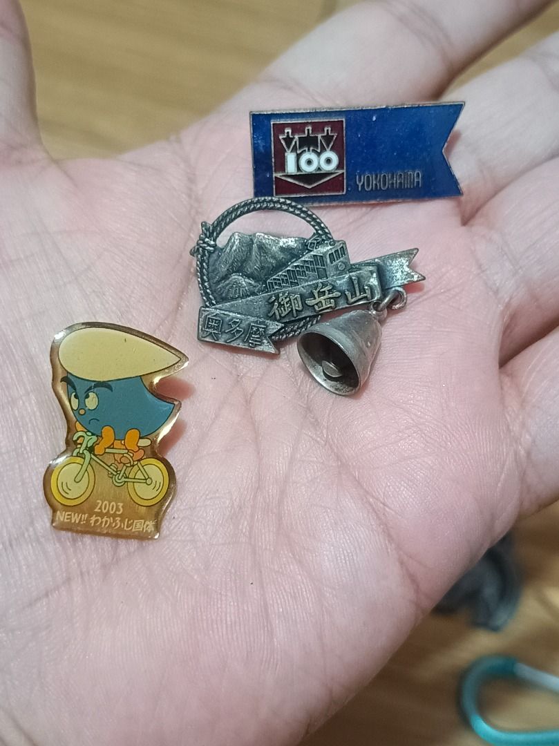 Assorted collection of keychains and pins (Category: Vintage Collectibles) located in Makati City. Submitted by nyxhemera26 (Listing ID 1461994052, Image 3). Description: Assorted collection of keychains and pins 📌All items for anik bundles are sold as is - Mostly souvenirs from Japan (Yokohama, Sunshine City). - Includes: horseshoe with horse, unique leather-look keychain, small bell. - Also features pins, including one with a cyclist and '2003