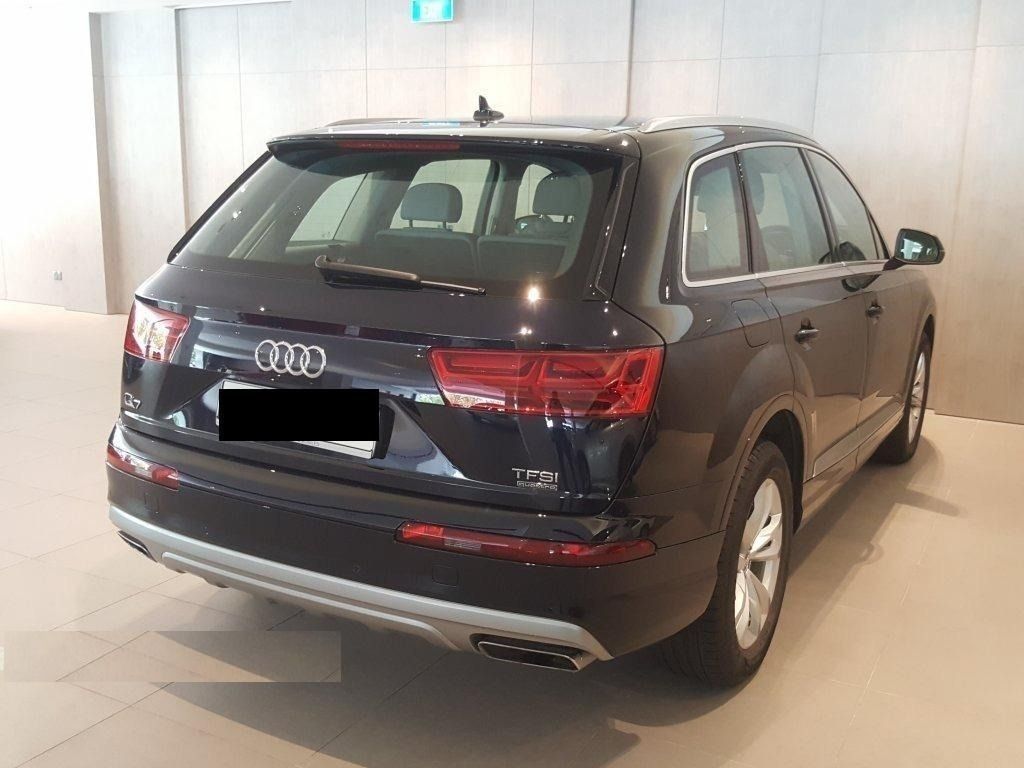 Audi Q7 2.0 45 TFSI quattro Tip 7-Seater (A) (Category: Used Cars) located in Singapore. Submitted by daisydave4sg (Listing ID 1461906269, Image 3). Description: LADY OWNER BOUGHT FROM PREMIUM AUTOMOBILES No ACCIDENT, ORIGINAL PAINT CAR LOOKS EXACTLY SAME AS IN ALL IMAGES. Selling due to relocation. Car is in superb condition. Never repaired, accident free, regular service, no pet. Beautiful midnight blue and leather still smell like new. 🚗 FOR 