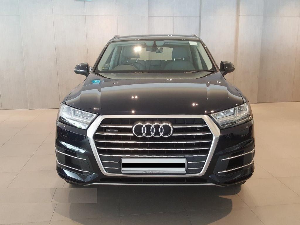 Audi Q7 2.0 45 TFSI quattro Tip 7-Seater (A) (Category: Used Cars) located in Singapore. Submitted by daisydave4sg (Listing ID 1461906269, Image 1). Description: LADY OWNER BOUGHT FROM PREMIUM AUTOMOBILES No ACCIDENT, ORIGINAL PAINT CAR LOOKS EXACTLY SAME AS IN ALL IMAGES. Selling due to relocation. Car is in superb condition. Never repaired, accident free, regular service, no pet. Beautiful midnight blue and leather still smell like new. 🚗 FOR 