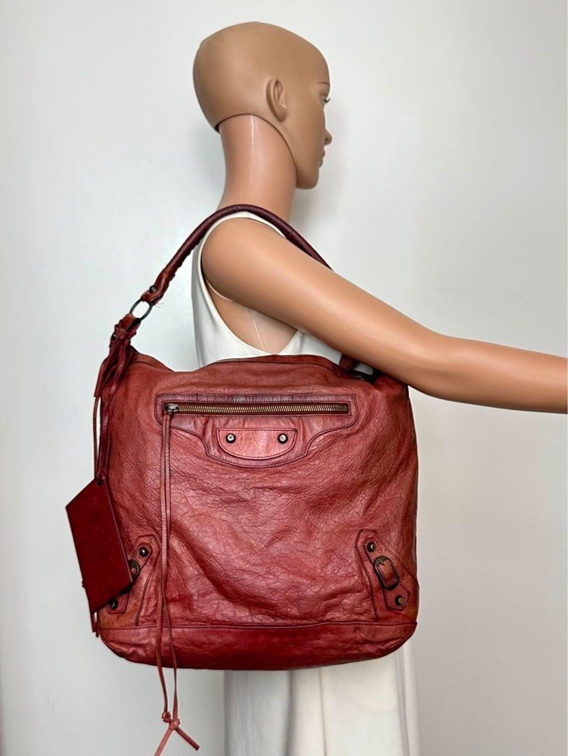 AUTHENTIC Balenciaga Hobo Bag with Entrupy (Category: Shoulder Bags) located in Naga. Submitted by swiftiestone (Listing ID 1461854570, Image 1). Description: Message me for more pictures. With Entrupy certificate. .