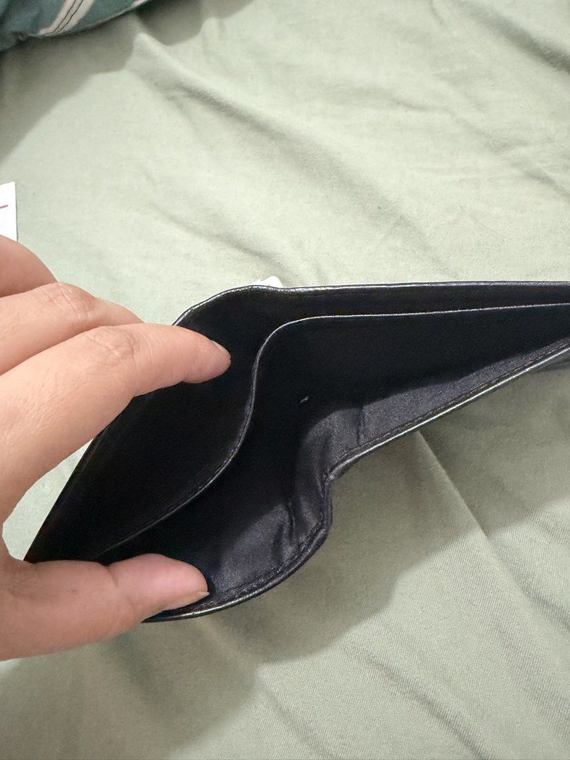 Authentic Coach Wallet (Category: Wallets & Card holders) located in Quezon City. Submitted by andyclave (Listing ID 1461833625, Image 3). Description: .