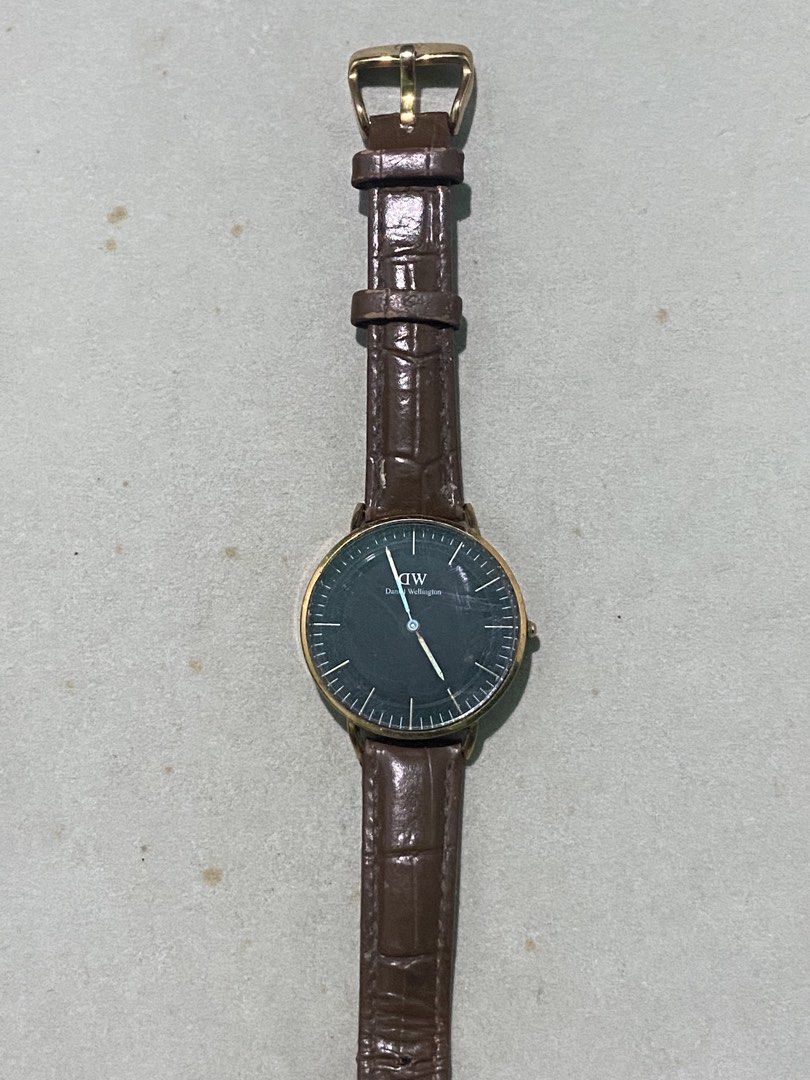 Authentic Daniel Wellington Classic Men’s watch (Category: Men's Watches) located in Binan City. Submitted by retroz_collections (Listing ID 1461887713, Image 1). Description: .
