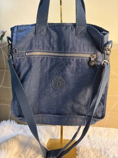 (Category: ) located in . Submitted by zahar_modern_thrift_bags001 (Listing ID 1461988643, Image 1). Description: .