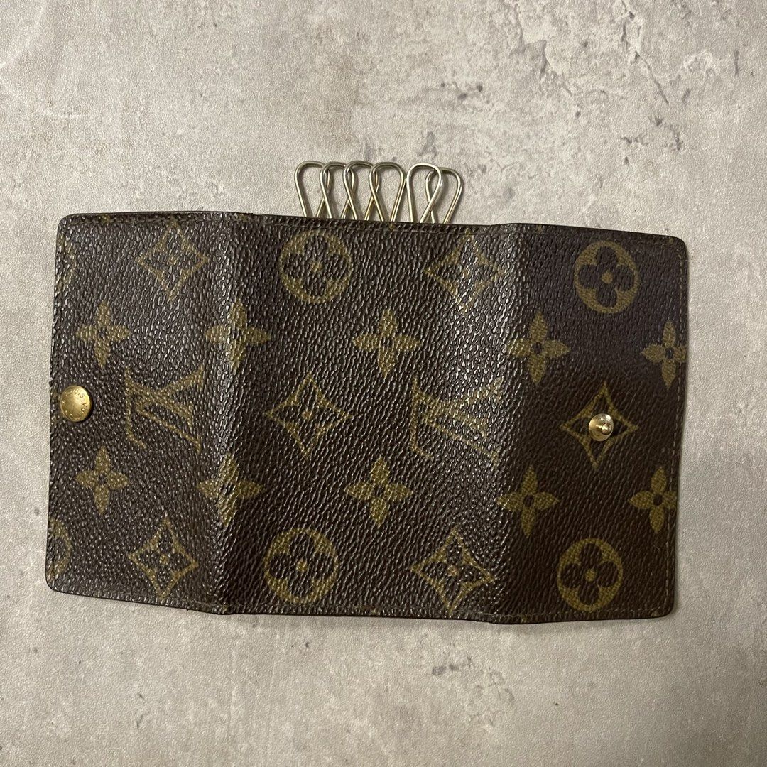 Authentic Louis Vuitton Monogram 6 Key Holder (Category: Luxury Bags & Wallets) located in General Trias. Submitted by abellu (Listing ID 1461847476, Image 2). Description: Selling to feed more bellies 🐾 Proceeds go to my rescue dogs, cats & strays. Please respect the price, no much haggling. Thank you 🫶🏻 - SRP: ₱19,700 - Authentic Louis Vuitton 6 Key Holder - Classic Monogram Canvas - Gold Hardware - Made in France - Keeps your keys organized