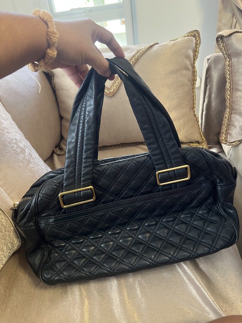 Authentic Marc Jacobs Tote (Category: Luxury Bags & Wallets) located in San Antonio. Submitted by kimbags (Listing ID 1461872112, Image 2). Description: Guaranteed Authentic Good as new Genuine leather .