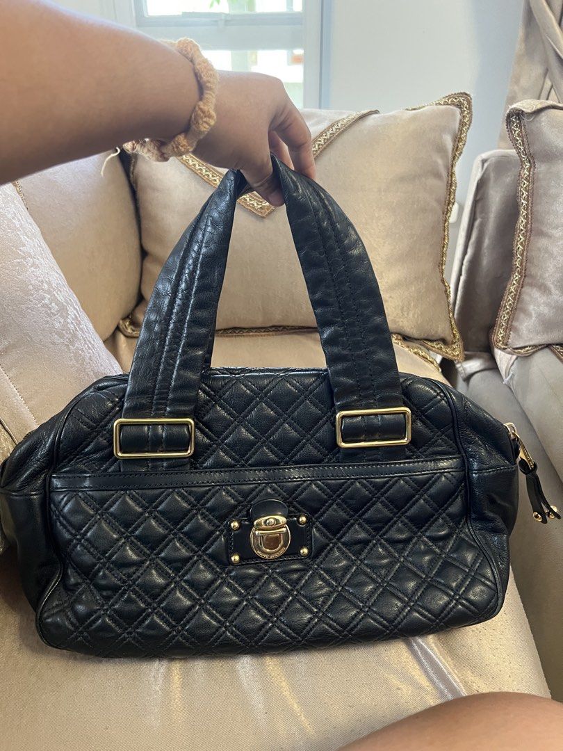Authentic Marc Jacobs Tote (Category: Luxury Bags & Wallets) located in San Antonio. Submitted by kimbags (Listing ID 1461872112, Image 1). Description: Guaranteed Authentic Good as new Genuine leather .
