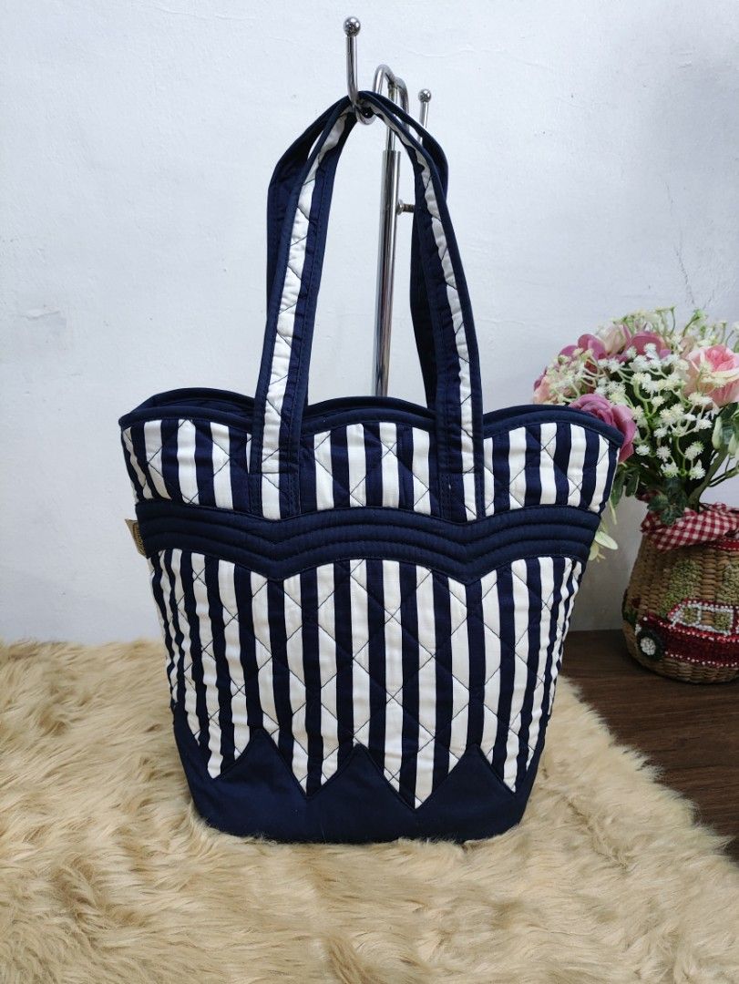Authentic NaRaYa cloth fabric hand bag (Category: Tote Bags) located in Rizal. Submitted by hsiri1128 (Listing ID 1461868568, Image 1). Description: 💯✔️Original 💛excellent condition 📌Pa bucket. w/ stabilizer. stand alone.