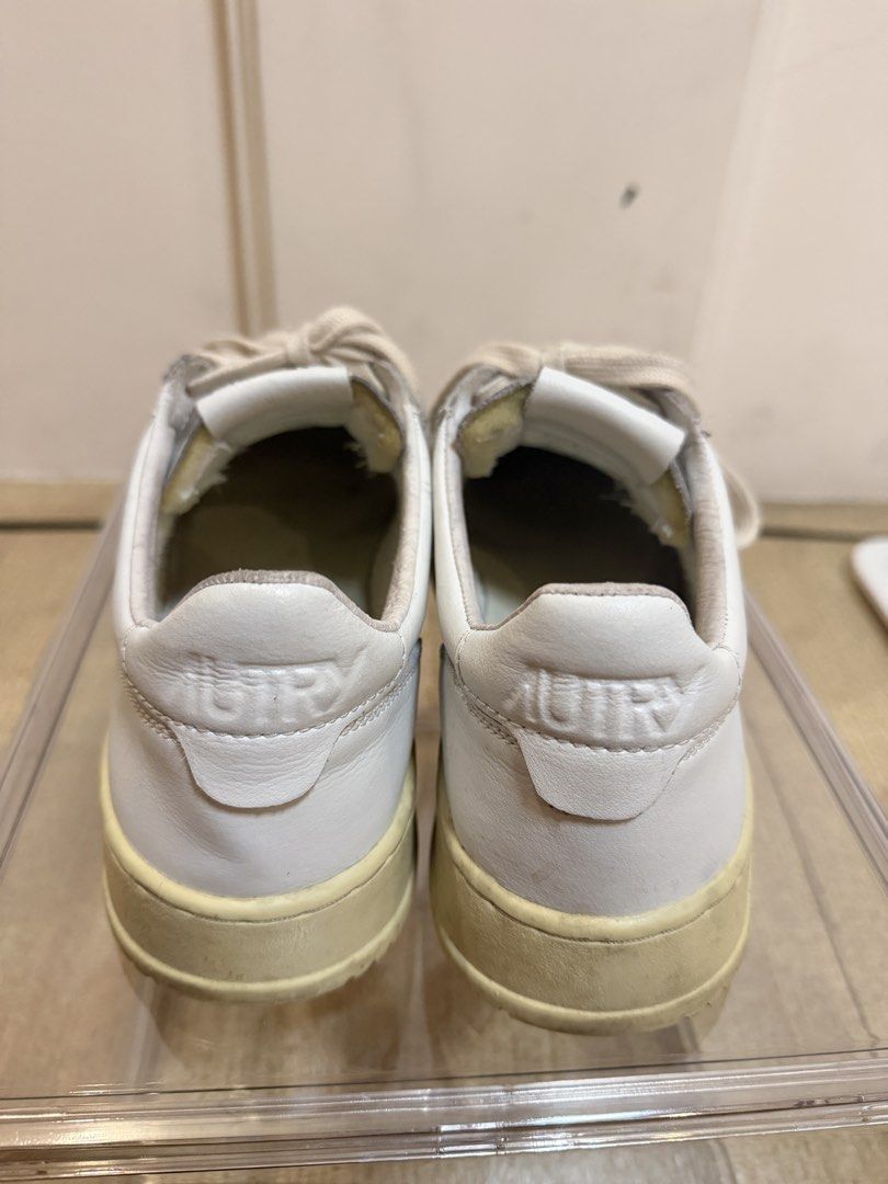 Autry White Leather Sneakers (Category: Sneakers) located in Pateros City. Submitted by lusyooo (Listing ID 1461975161, Image 3). Description: - Classic white leather sneakers by Autry - Features the iconic US flag logo on the side - Light cream colored laces - Soles have some signs of wear - Ideal for everyday casual wear - Paid as is. Bought in Canada .