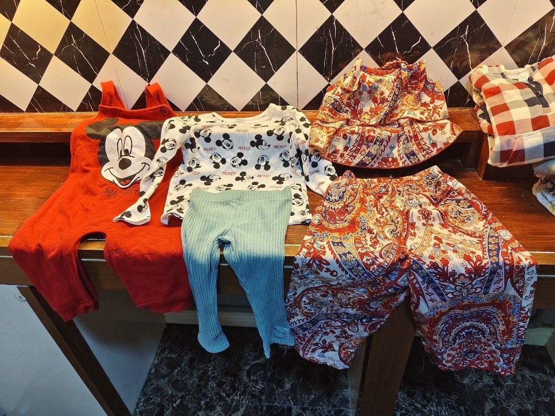 Baby Clothes Bundle (Category: Babies & Kids Fashion) located in Pasig City. Submitted by jhay28 (Listing ID 1461823745, Image 3). Description: Disney, Gap, Old Navy - Various sizes, predominantly 18-24 months loc Pasig .
