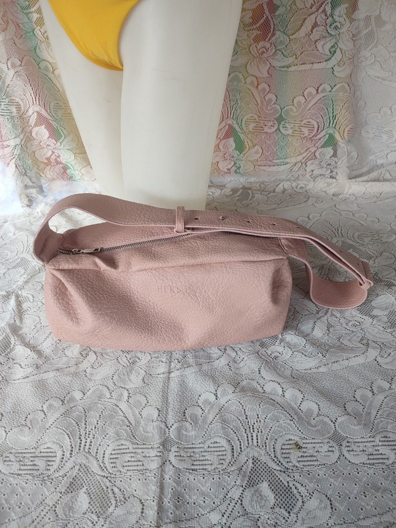 Bag (Category: Shoulder Bags) located in Pagadian. Submitted by shielaso (Listing ID 1461807553, Image 3). Description: no flaws size 14 inches add 80 for shipping.