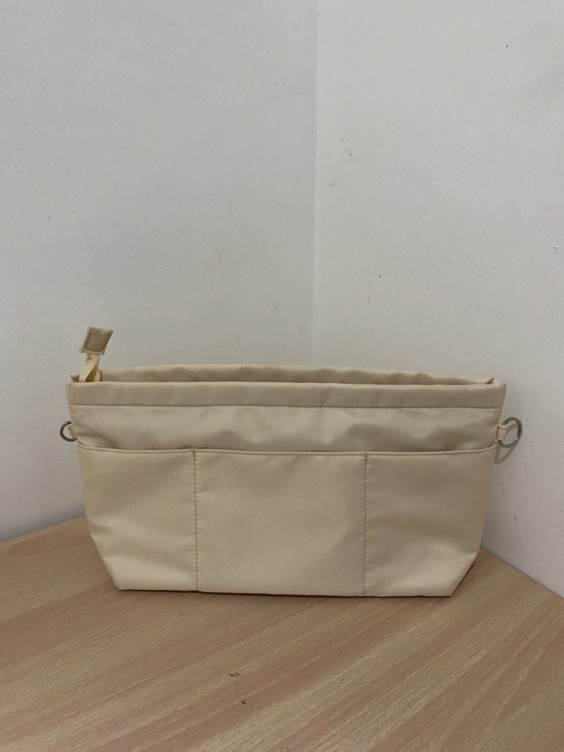 Bag organizer (Category: Tote Bags) located in Manila. Submitted by stormiegray (Listing ID 1461884795, Image 1). Description: Medium size.