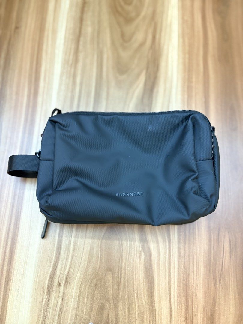 BAGSMART Toiletry Bag Black (Category: Purses & Pouches) located in Manila. Submitted by amityclutter (Listing ID 1461938448, Image 1). Description: - BAGSMART toiletry bag - Ribbed texture material - Convenient side handle for easy carrying - Secure zipper closure - Ideal for travel or everyday essentials.