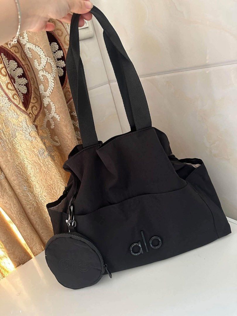Balck Alo Shoulder Bag (Category: Tote Bags) located in Quezon City. Submitted by stuffs.hellyy (Listing ID 1461999433, Image 1). Description: actual photo posted.