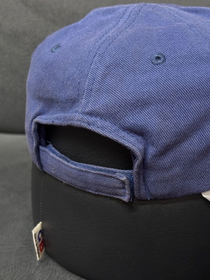 Balenciaga Archetype Since All Winter 17 Cap Navy Blue (Category: Caps & Hats) located in Antipas. Submitted by charsonaesthetics (Listing ID 1461969342, Image 3). Description: - Balenciaga Archetype Cap - From the All Winter 17 Collection - Color: Navy Blue - Features embroidered logo - Material: 100% Cotton - Made in China - Ideal for everyday wear.