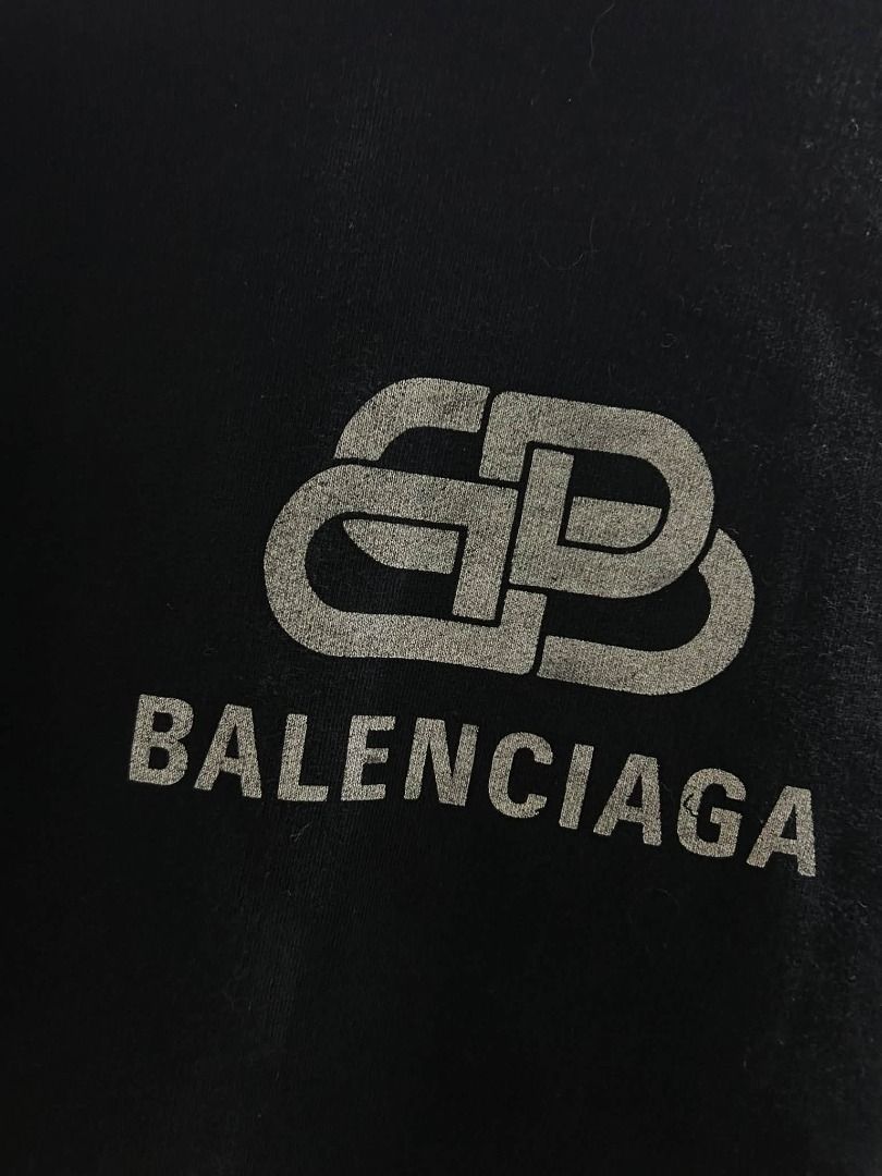 Balenciaga Hoodie Jacket (Category: Coats, Jackets and Outerwear) located in Caloocan City. Submitted by j3ngsanity (Listing ID 1461956288, Image 2). Description: 24x27.5 MISSING LACE.
