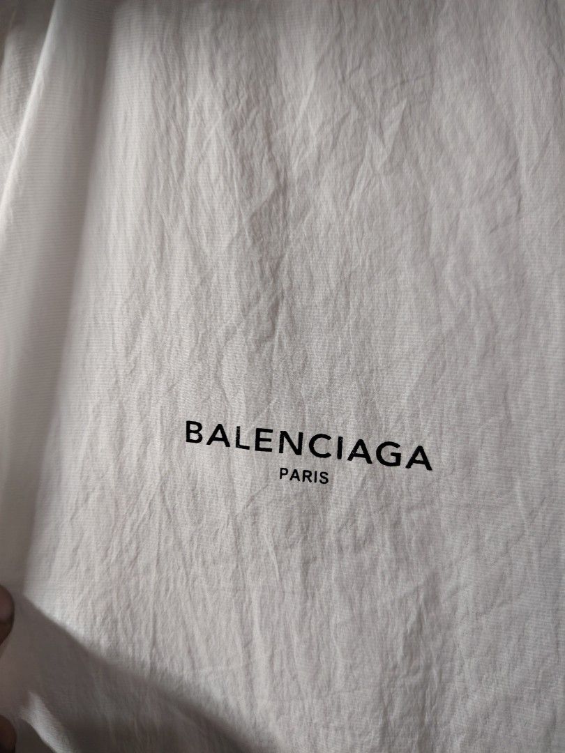 Balenciaga Paris White Zip-Up Jacket (Category: Coats, Jackets and Outerwear) located in Baguio. Submitted by angeloshoppebaguio2600 (Listing ID 1461983625, Image 2). Description: - Balenciaga Paris jacket - Made in Italy - Lightweight material, ideal for layering - Features Balenciaga Paris logo on chest - Large Balenciaga Paris logo on back - Full zip closure - Stand-up collar - Adjustable hem drawstrings size large to xl issue mising puller on
