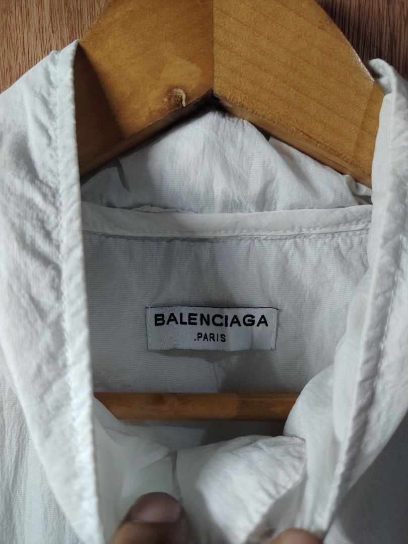Balenciaga Paris White Zip-Up Jacket (Category: Coats, Jackets and Outerwear) located in Baguio. Submitted by angeloshoppebaguio2600 (Listing ID 1461983625, Image 3). Description: - Balenciaga Paris jacket - Made in Italy - Lightweight material, ideal for layering - Features Balenciaga Paris logo on chest - Large Balenciaga Paris logo on back - Full zip closure - Stand-up collar - Adjustable hem drawstrings size large to xl issue mising puller on