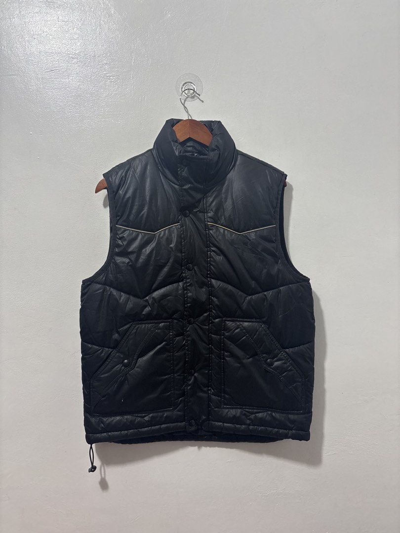 Baleno Black Vest Men Medium (Category: Coats, Jackets and Outerwear) located in Balanga. Submitted by winterlab_ph (Listing ID 1461909540, Image 3). Description: Code: A946 Width: 21.5 Length: 25 Shoulders: 16.5 : minor cut : needs wash.