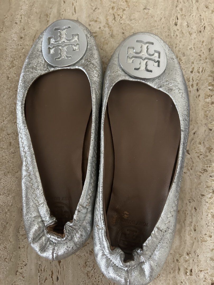 Ballet Flat (Category: Sneakers & Footwear) located in Singapore. Submitted by gaborone (Listing ID 1461920656, Image 3). Description: Tory Burch Minnie Travel Ballet flats in a rich purple, royal blue and silver leather, featuring a tonal leather logo medallion on the toe. .