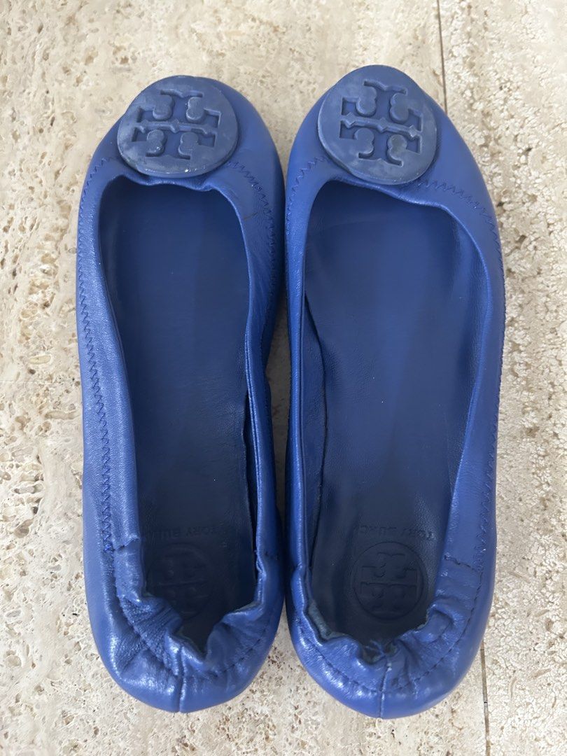 Ballet Flat (Category: Sneakers & Footwear) located in Singapore. Submitted by gaborone (Listing ID 1461920656, Image 2). Description: Tory Burch Minnie Travel Ballet flats in a rich purple, royal blue and silver leather, featuring a tonal leather logo medallion on the toe. .