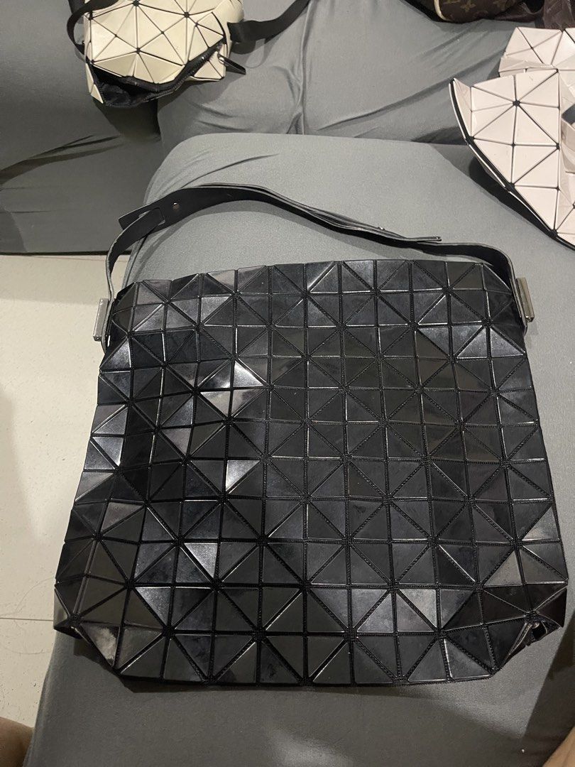 BAOBAO (Category: Shoulder Bags) located in Manila. Submitted by thanzche0324 (Listing ID 1461933439, Image 3). Description: NO FLAW CODED.