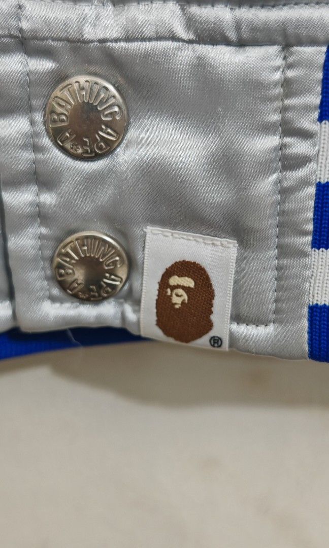 Bape jacket (Category: Hoodies) located in Makati City. Submitted by marquez25 (Listing ID 1461873638, Image 2). Description: Fit small mens.