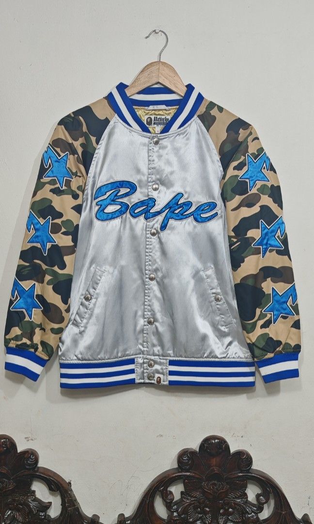 Bape jacket (Category: Hoodies) located in Makati City. Submitted by marquez25 (Listing ID 1461873638, Image 1). Description: Fit small mens.
