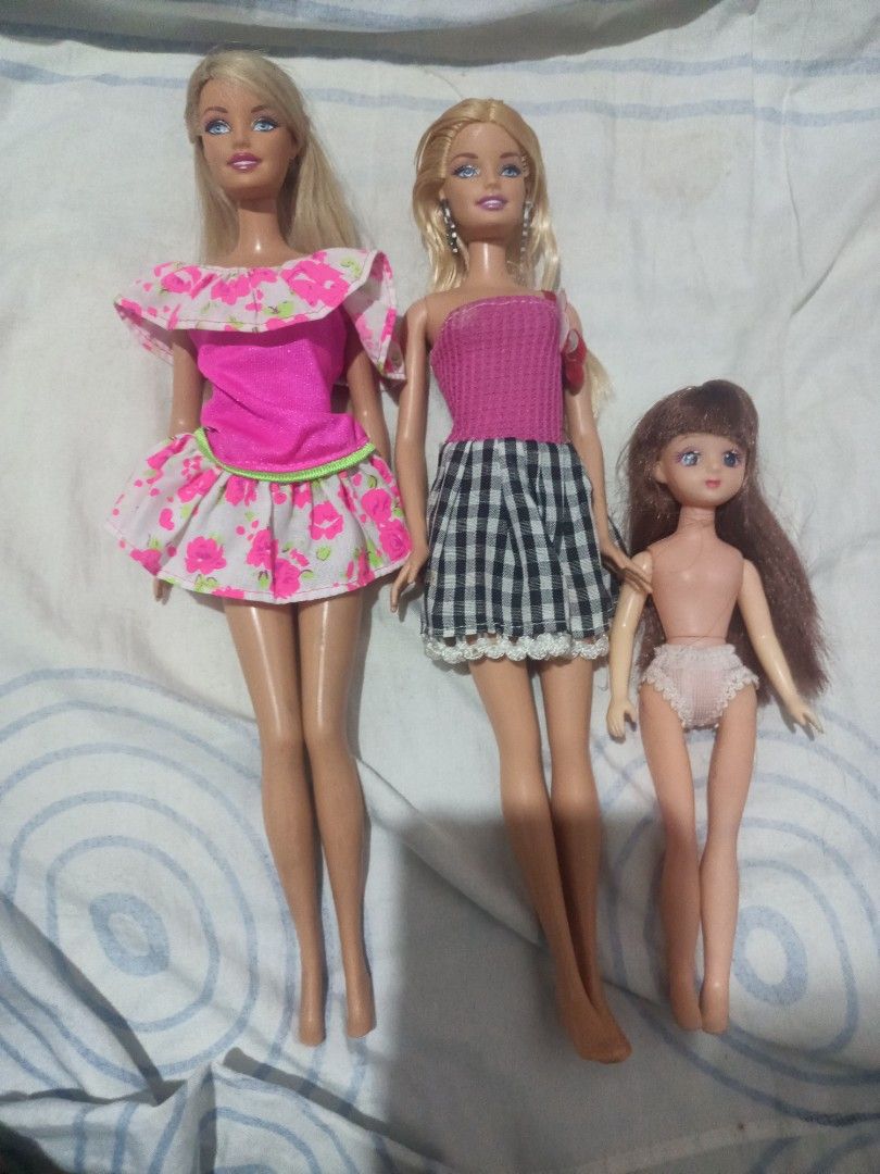 BARBIE BUNDLE TAKE ALL 700 ONLY (Category: Kids Toys) located in Antipolo. Submitted by guinevere.asamiya (Listing ID 1461884413, Image 1). Description: PRELOVE BARBIE GOOD CONDITION GOOD FOR COLLECTION GOOD FOR PLAYING 700 ONLY.