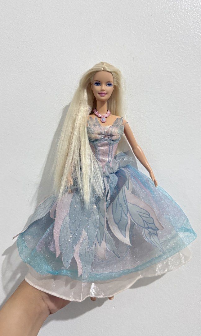 Barbie Swan Lake Odette (Category: Kids Toys) located in Paranaque City. Submitted by izzzzzzzzzy (Listing ID 1461820478, Image 2). Description: Swan Lake Odette May cut hair sya konti. But barely visible. Doll is in good shape, looks like new. Wearing OG gown Not OG necklace No warmers No shoes No crown No wings Working yung gimmick nya, hanapan nyo na lang ng wings. Last photo is the one tested with wings na working sya. Uulitin ko po (NO WINGS