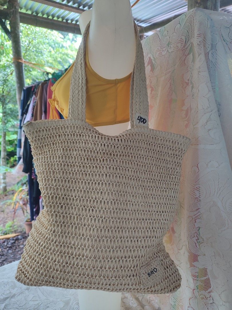 Beach bag (Category: Shoulder Bags) located in Pagadian. Submitted by shielaso (Listing ID 1461864792, Image 1). Description: 16x17 inches.