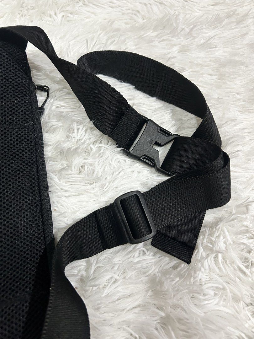 BeanPole belt bag (Category: Belts) located in Pasig City. Submitted by minminreyn (Listing ID 1461920215, Image 3). Description: Beanpole waist bag Etiketa made in Vietnam No sira no butas no punit Preloved Condition Naka bean pole beanpole ang kalooban No Lp 80 pesos lang sakin dito Madalang ang beanpole waistbag What you see is what you get Gcash Payment Lalamove or Jnt Cavite or Qc.