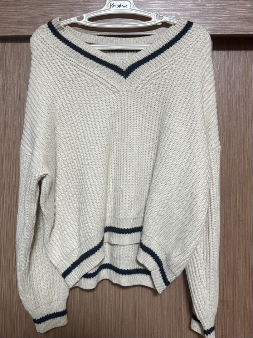 Beige Knit Sweater (Category: Coats, Jackets and Outerwear) located in Paranaque City. Submitted by marjdom23__ (Listing ID 1461917425, Image 1). Description: • No flaws, it just looks like there’s a cotton build up on the photo due to use but it’s fine in real life • Not too thick so it’s not fit for very cold weather, only breezy days • No size or tag but can fit M-L.