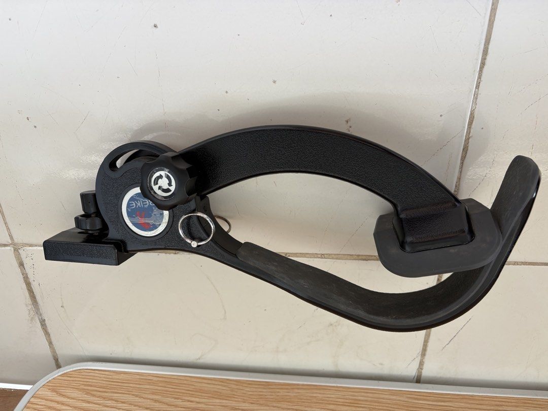 BEIKE Camera Shoulder Mount Stabilizer with Strap and Bag (Category: Camera Bags & Carriers) located in Manila. Submitted by rms896765 (Listing ID 1461835132, Image 2). Description: - BEIKE camera shoulder mount stabilizer - Helps steady your shots for professional-looking footage - Comes with an adjustable strap for a secure fit - Includes a soft carrying bag for easy transport - Ideal for both videography and photography - Easy to attach your c