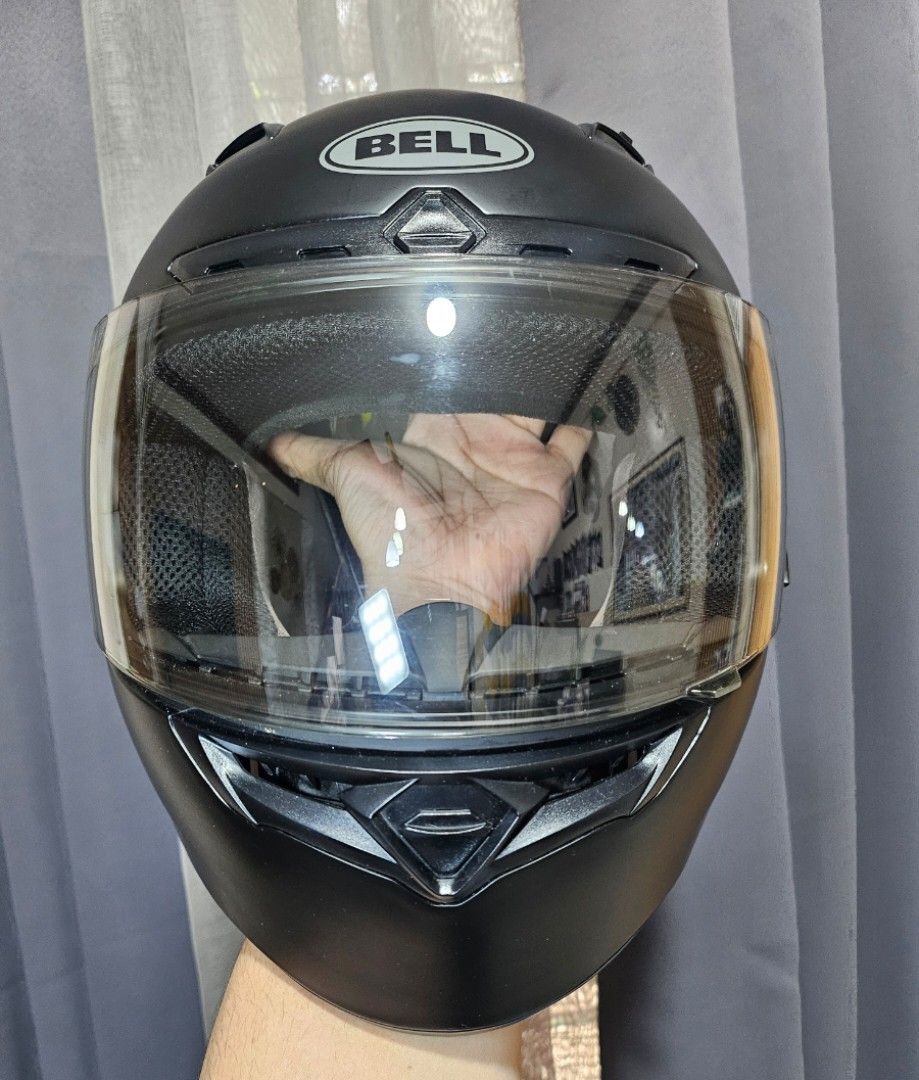 BELL QUALIFIER DLX MIPS with ProTint Visor (Category: Helmets and other Riding Gears) located in San Pedro. Submitted by moncherifinds_2026 (Listing ID 1461832833, Image 2). Description: NOTE: Negotiable. Pero wag masyadong baratin. Dahil in good condition pa yan (meaning Maayos, Malinis pa) BELL QUALIFIER DLX MIPS (Large) Bought in California USA Details: Inclusion: Bell dustbag Color: Matte black finish Condition: used but not abused. Still in 