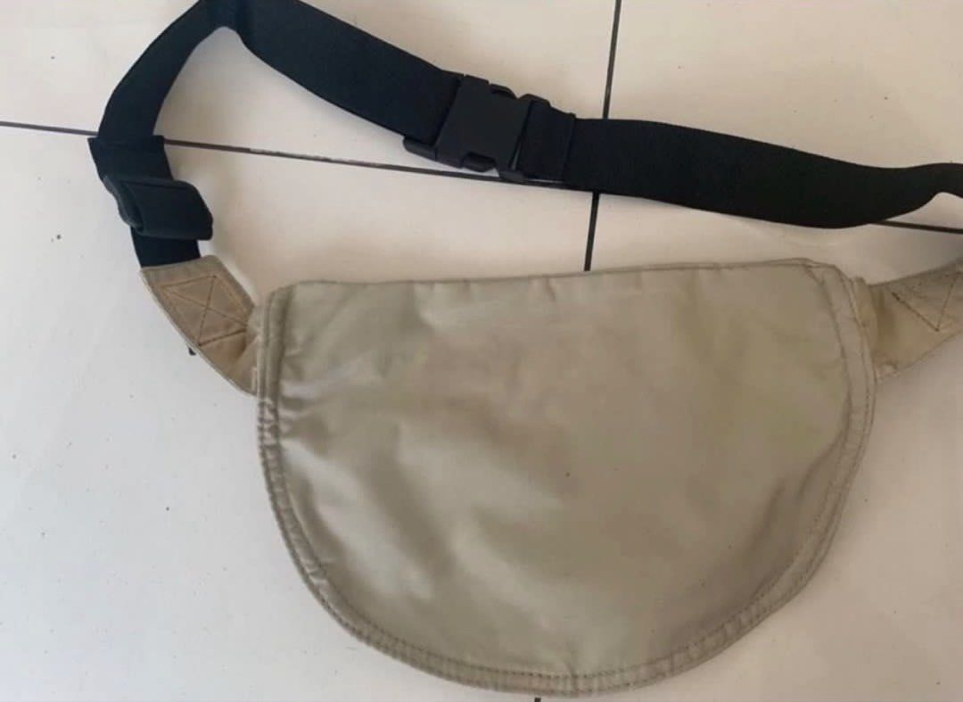 Belt bag DICKIES (Category: Sling Bags) located in Quezon City. Submitted by prelovedsaleitems (Listing ID 1461972085, Image 2). Description: .