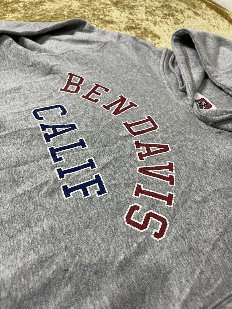Ben Davis Calif Hoodie (Category: Hoodies) located in Iloilo. Submitted by alwen_thrifting (Listing ID 1462004360, Image 2). Description: Excellent Condition Color Rate: 9.8/10 24x29 Cracks sa Script is part ng design may very small chip print, all over condition excellent .