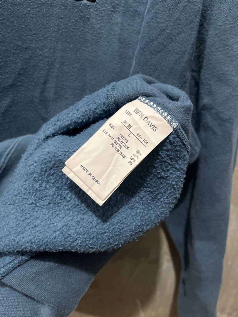 Ben davis crewneck sweat shirt (Category: Coats, Jackets and Outerwear) located in M'Lang. Submitted by dorkfive18 (Listing ID 1461970022, Image 3). Description: Size: Large-XL Dimes: 24x27 Color rate: 9.7/10 No issue.