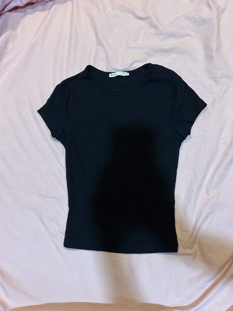 Bershka Black Basic Round Neck Top (Category: Blouses) located in Las Pinas. Submitted by skyeeyks (Listing ID 1461950078, Image 3). Description: Size XS Used about 3-5 times.