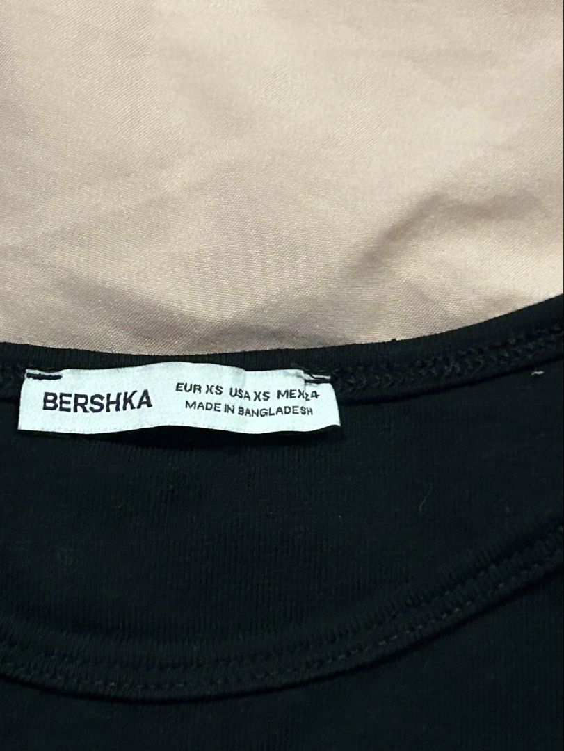Bershka Black Basic Round Neck Top (Category: Blouses) located in Las Pinas. Submitted by skyeeyks (Listing ID 1461950078, Image 2). Description: Size XS Used about 3-5 times.