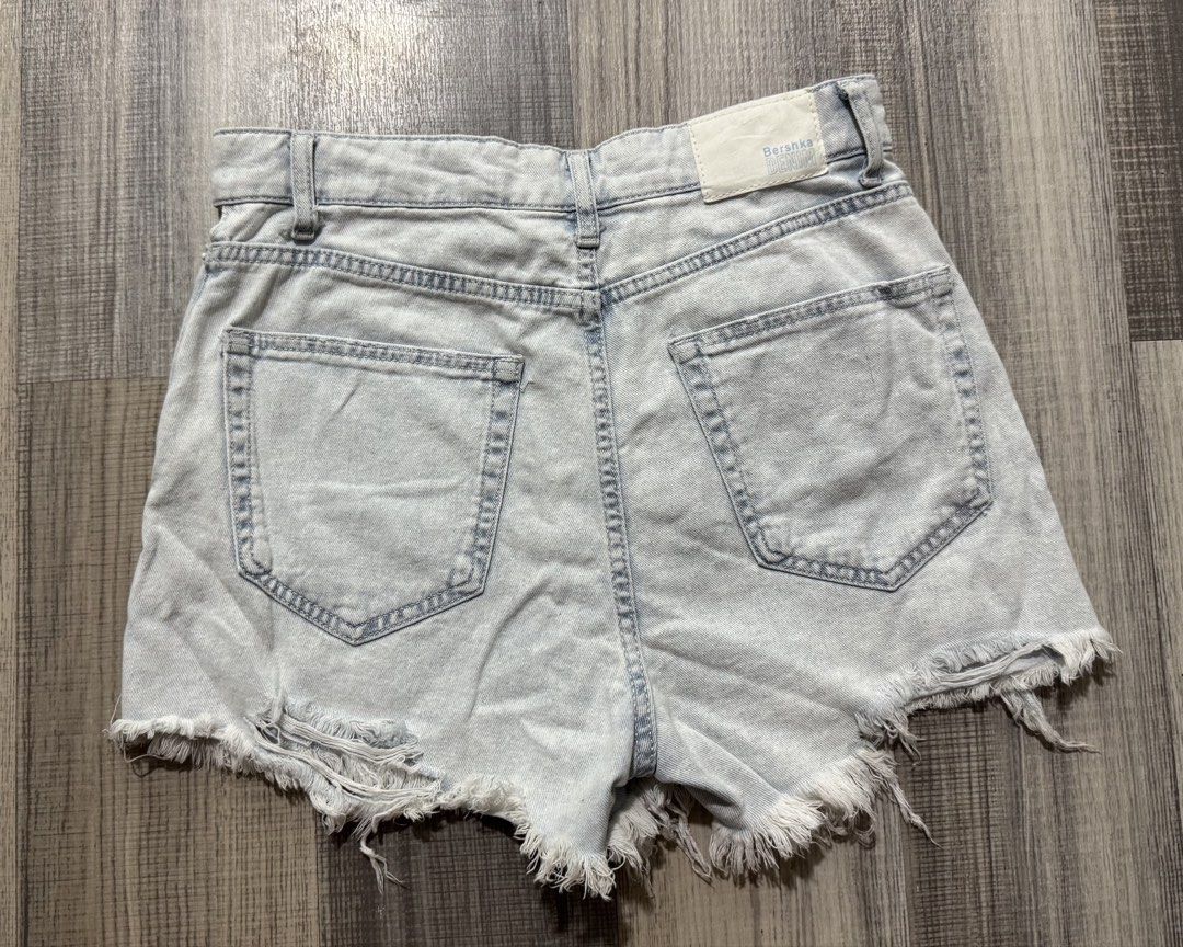 Bershka Skort (Category: Shorts) located in Orani. Submitted by iveecrz (Listing ID 1461833267, Image 2). Description: Size 27-30inch.