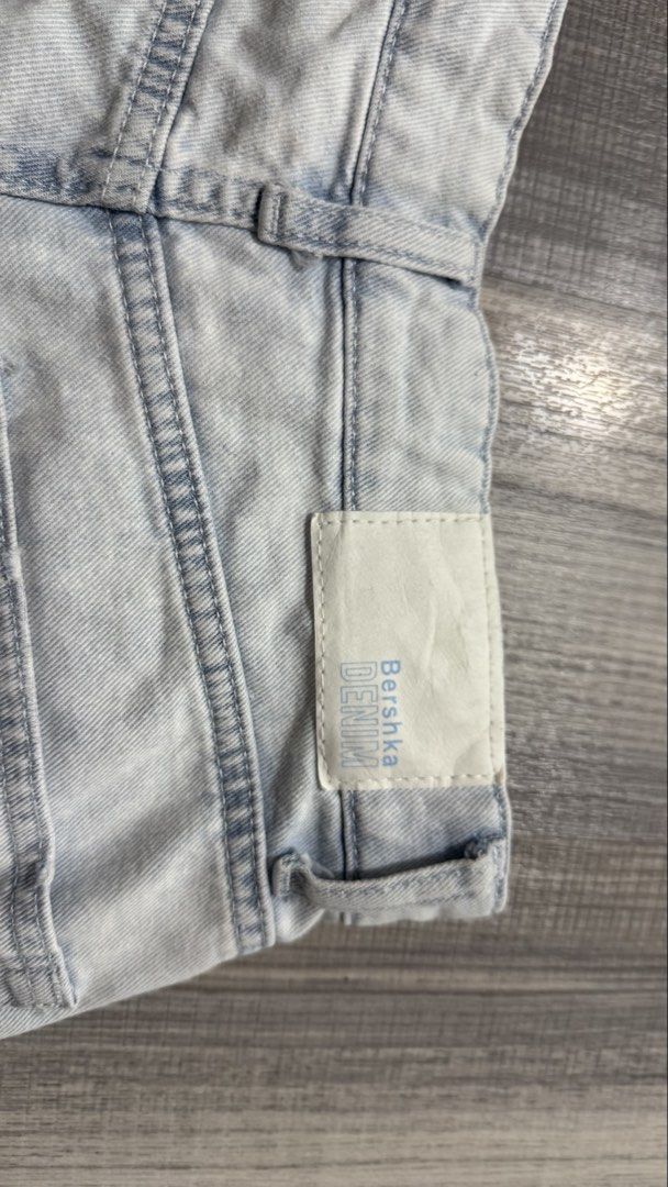 Bershka Skort (Category: Shorts) located in Orani. Submitted by iveecrz (Listing ID 1461833267, Image 3). Description: Size 27-30inch.