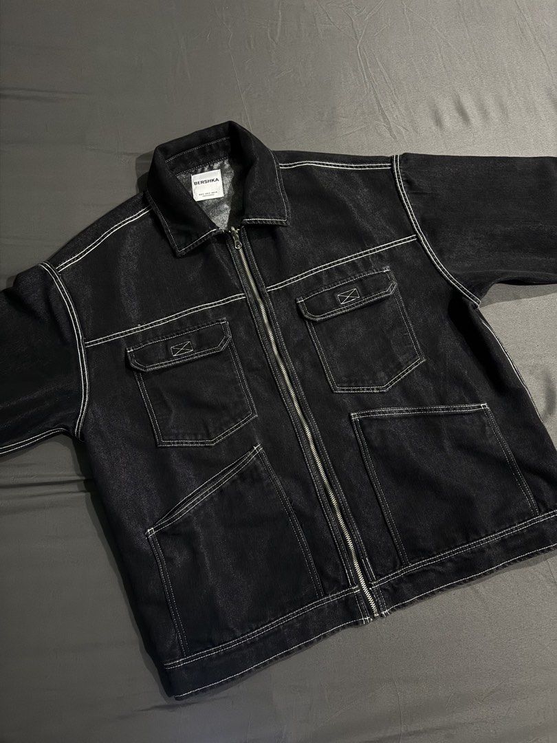 BERSHKA- SMALL (L27 W25) (Category: Coats, Jackets and Outerwear) located in Batangas. Submitted by drei444 (Listing ID 1461893444, Image 2). Description: NO ISSUE.