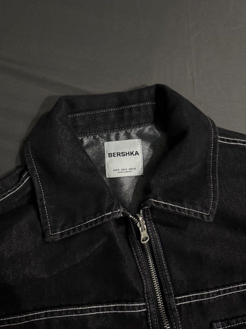 BERSHKA- SMALL (L27 W25) (Category: Coats, Jackets and Outerwear) located in Batangas. Submitted by drei444 (Listing ID 1461893444, Image 1). Description: NO ISSUE.