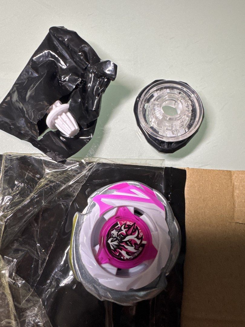 Beyblade CX-17-02 港版全新冇code （分類：動作及對戰玩具）位於 Hong Kong。 由 hk_haru 提交（商品編號 1461948965，圖片 1）。簡介： CX-17-02 全新冇落過場，冇code 綠色線面交。