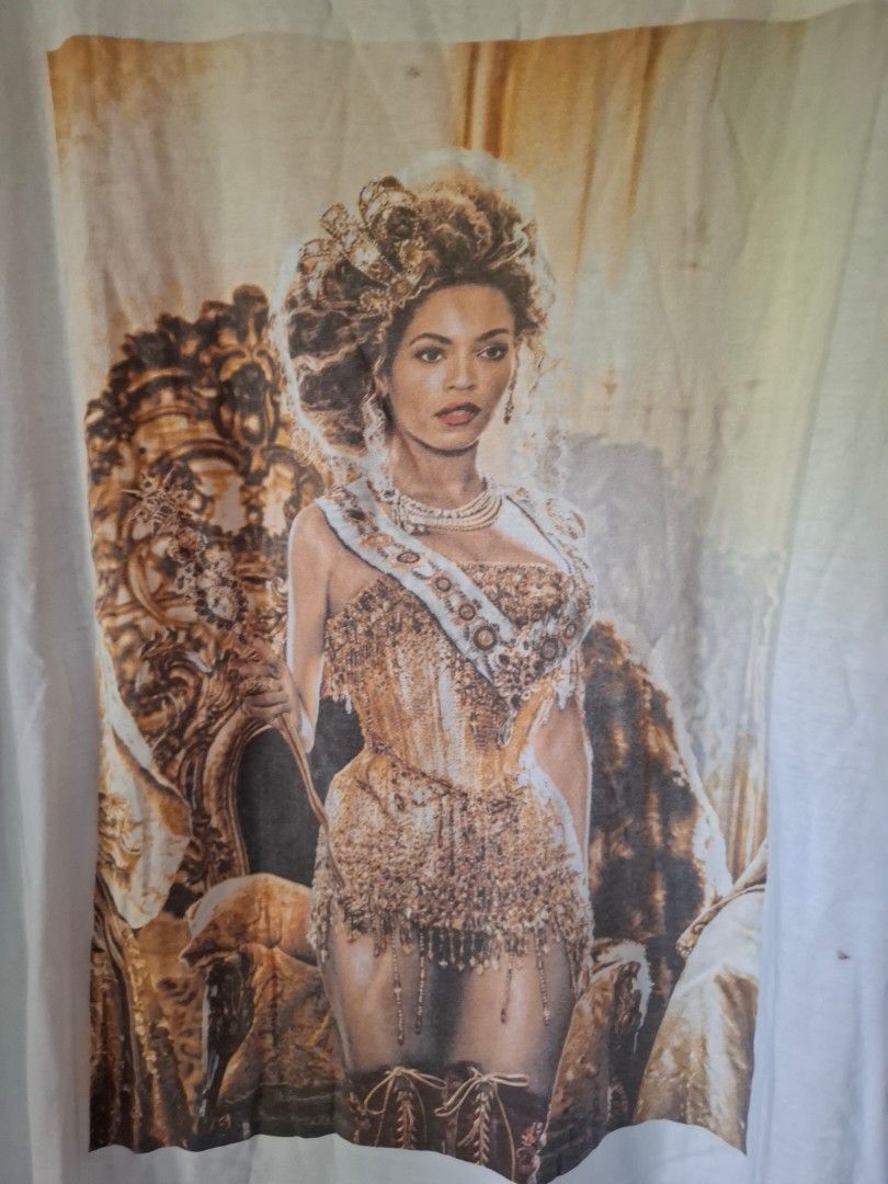 Beyonce Mrs Carter Show Merch (Category: Tshirts & Polo Shirts ) located in Bauang. Submitted by haniel29 (Listing ID 1461813540, Image 1). Description: - Has stains. Please see attached pictures - RFS: Decluttering.