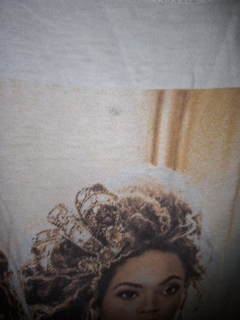Beyonce Mrs Carter Show Merch (Category: Tshirts & Polo Shirts ) located in Bauang. Submitted by haniel29 (Listing ID 1461813540, Image 3). Description: - Has stains. Please see attached pictures - RFS: Decluttering.