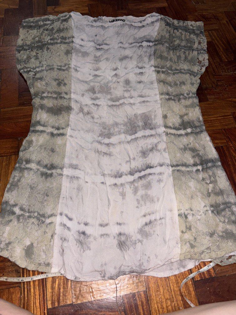 Billabong top medium 18x29 (Category: Blouses) located in Manila. Submitted by vintageaccessories (Listing ID 1461925790, Image 3). Description: .